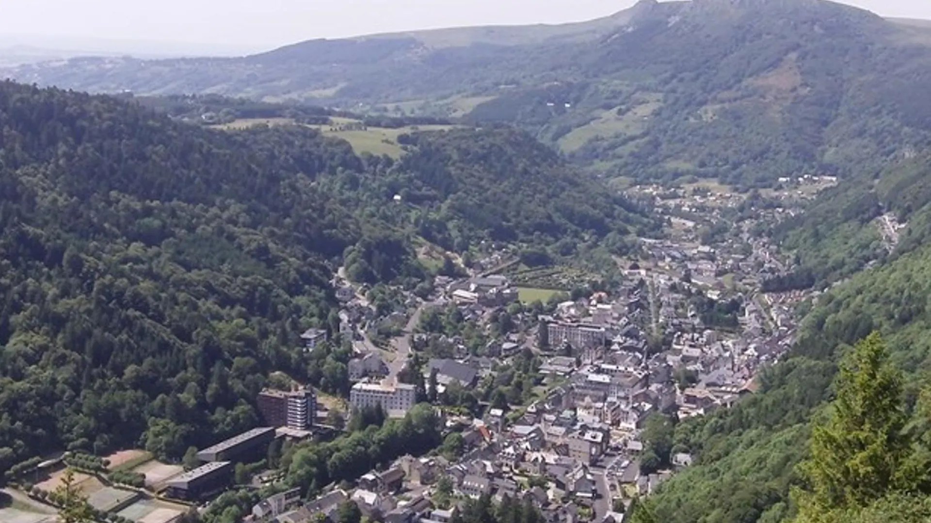 Apartment Triplex Au 1Er Etage, 250 M Des Thermes, Proche Commerces, Wifi, Max. 6 Pers., Sans Ascenseur - Fr-1-415-107 Le Mont-Dore