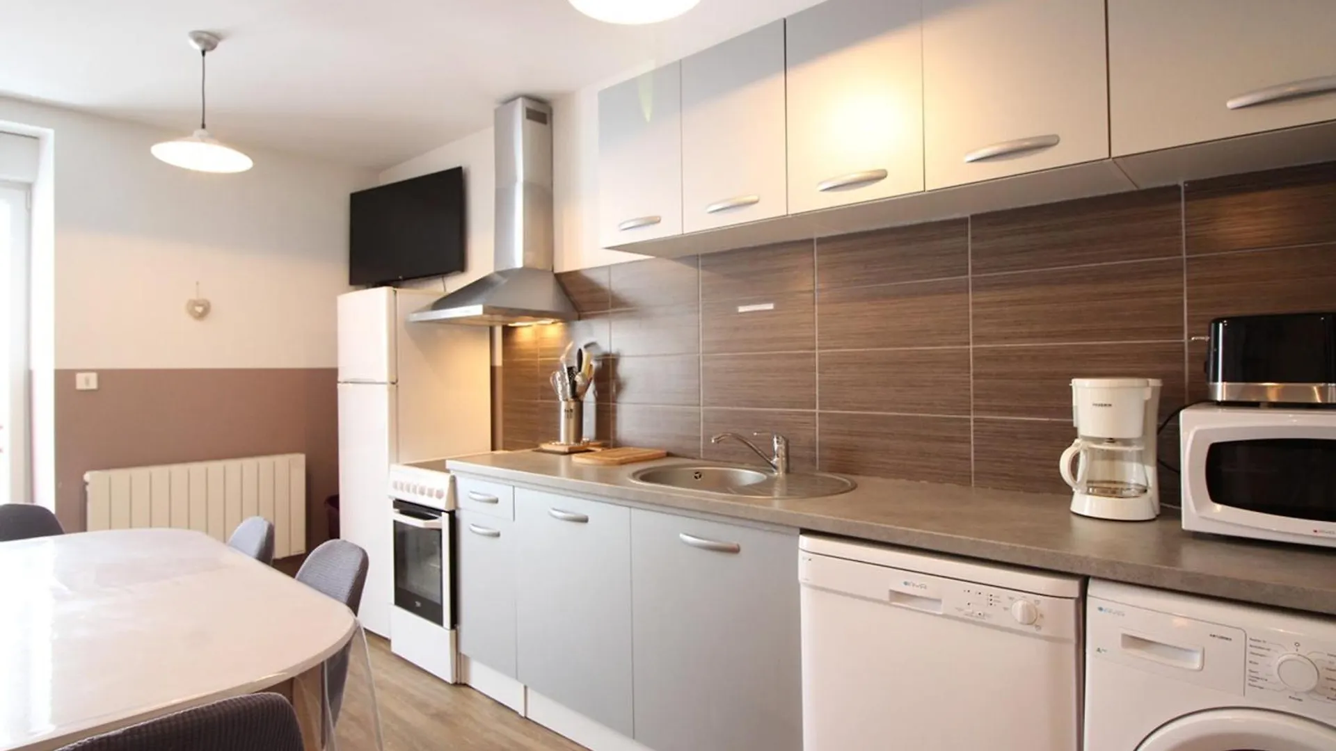Triplex Au 1Er Etage, 250 M Des Thermes, Proche Commerces, Wifi, Max. 6 Pers., Sans Ascenseur - Fr-1-415-107 Le Mont-Dore