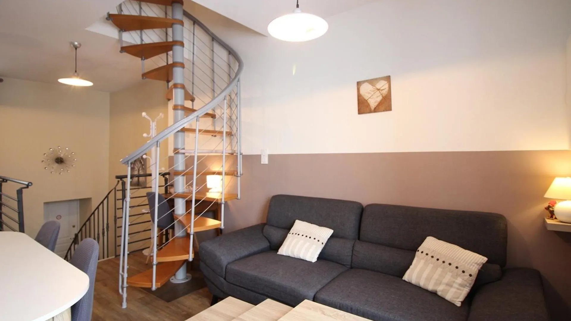 Apartment Triplex Au 1Er Etage, 250 M Des Thermes, Proche Commerces, Wifi, Max. 6 Pers., Sans Ascenseur - Fr-1-415-107 Le Mont-Dore